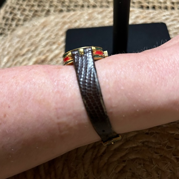 Authentic Vintage Gucci Watch - Picture 6 of 11